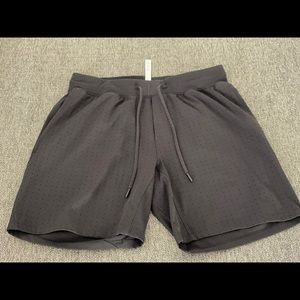 Men lululemon shorts linerless 9” black color